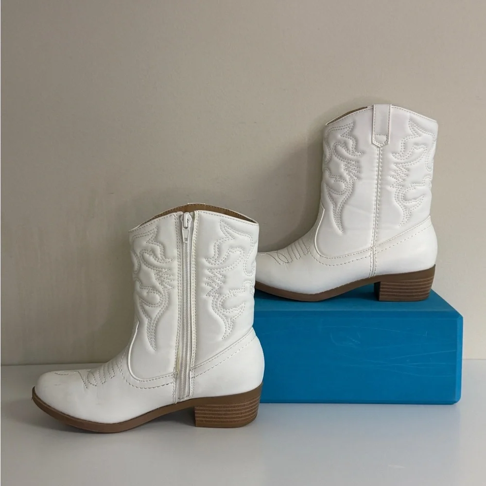 Soda: Girls Western Cowboy Stitched Low Heel Boots, Size 3